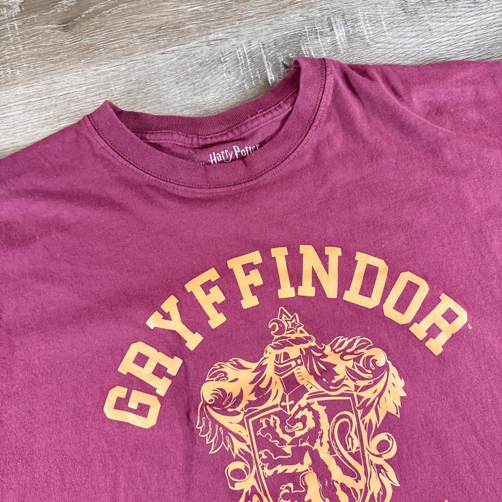 Harry Potter Gryffindor Quidditch‎ Crest Burgandy T-shirt Size 2XL Wizarding
